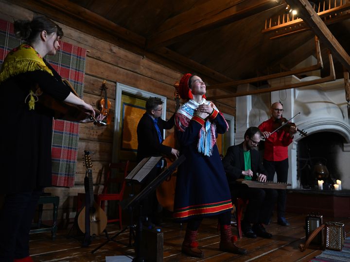 Anna Morottaja & Tallari uppträder i Uleåborg på kulturhuset Valve den 7 februari. Susanna Salokannel