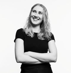 mustavalkoinen kuva naisesta