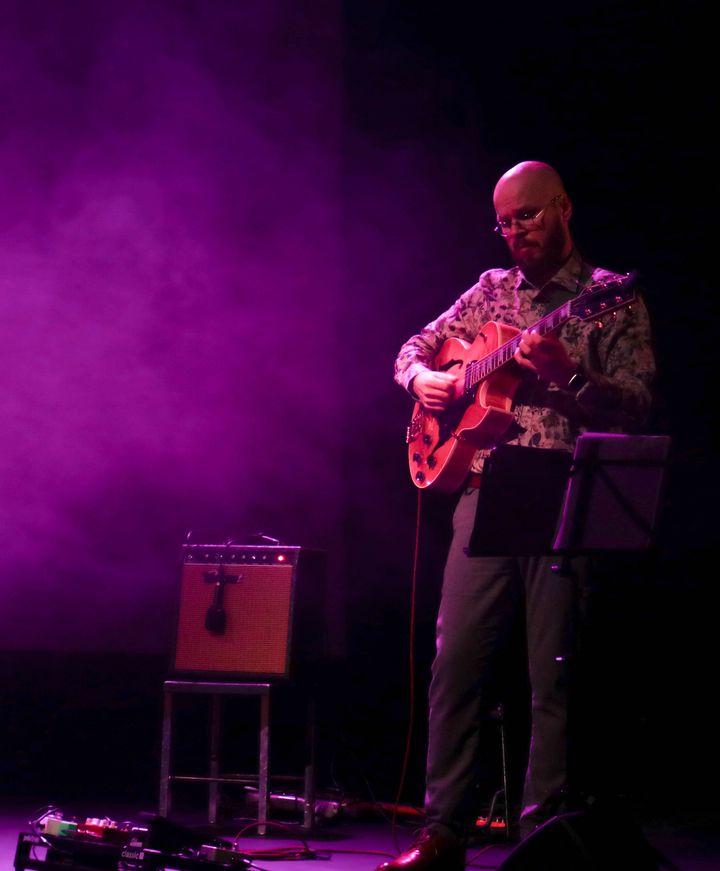 Janne Mikkonen tuo jazz-trion Oulu2026:n Perjantaiklubille 15. toukokuuta.