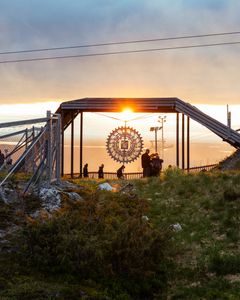 Kuva Rukatunturilta auringonlaskun aikaan, taustalla elektronisen musiikin juhla Solstice Festival.