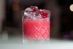1bar:n Salt&Berry yhdistää raikkaat pohjoisen marjat pehmeään kinuskiin.