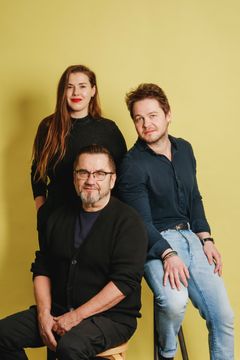 Kirjan tekijätiimi: Johanna Lumme, Jose Riikonen ja Jukka Kurttila. Kuva: Sabrina Bqain