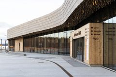 Sisäänkäyntirakennuksen julkisivua. Kuva: Annika Sorjonen, Korkeasaaren eläintarha