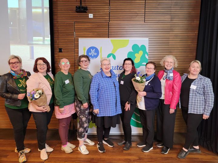 Marttaliiton hallituksen jäseniä (vasemmalta oikealle) Ulla Parviainen, Katja Rippstein, Sonja Haapakoski, Emilia Särkiniemi, Sirpa Pietikäinen, Tiia Ojala, Raija Pihlainen, Taina Raiski ja Marika Hurskainen.