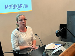 Kati Niittyniemi totesi lasten ja nuorten hyvinvoinnin edistämisen olevan tärkeä kaikille kuntapaneeliin osallistuville