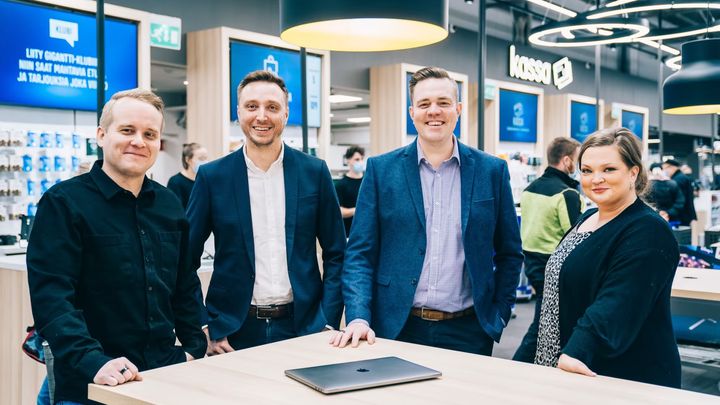 Gigantti ja SEK valmiina yhteistyöhön. Vasemmalta oikealle: Samuel Räikkönen (SEK) Senior Creative; Patrik Järnefelt (Gigantti), Marketing Manager; Sami Särkelä (Gigantti), Head of Brand & Digital; Hanna Nordgren (SEK), Business Director.