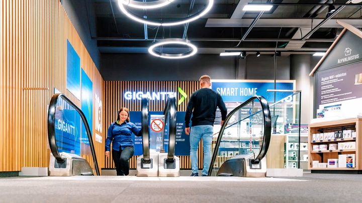 Gigantti investoi myymäläverkostonsa kehittämiseen. Ketjun myymälä Forumin kauppakeskuksessa Helsingissä on uudistettu palvelemaan asiakkaiden tarpeita entistäkin paremmin.