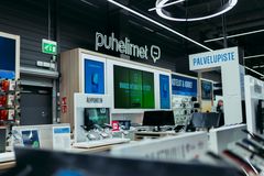 Kesäkuun myydyimpien puhelinten listan kärjestä löytyy edullisia Android-puhelimia. Kuva Gigantti Oy / Samir Abya