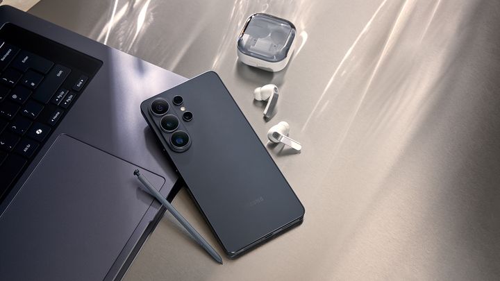 Samsung Galaxy S26 tuo premium-luokan Android-puhelimiin lisää suorituskykyä, tekoälytoimintoja ja uuden Privacy Display -ominaisuuden.