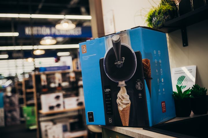 Jäätelö- ja slush-koneet menivät sekä joulukauden että huhtikuun kampanjoissa kuumille kiville.