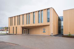 Turun vesihuollon toimitilat, puusta rakennettu moderni rakennus
