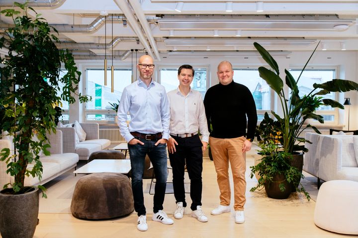 Kuvassa Balancon perustajaosakkaat Mikko Marttunen (vas.) ja Antti Voittonen sekä pääomasijoitusyhtiö Voland Partnersin perustajaosakas Samuli Siljamäki (kesk.).