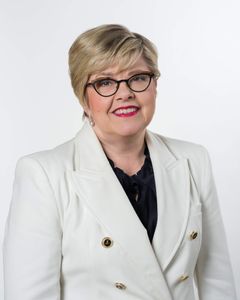 Toimitusjohtaja Elisa Saarinen, Vauraus Suomi Oyj