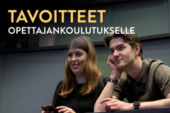 Kaksi henkilöä istuu luentosalissa ja seuraa luentoa. Kuvateksti: "Tavoitteet opettajankoulutukselle".