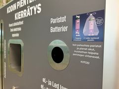 Kuva kaupan kierrätyspisteestä