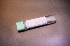 Suolistosyöpää seulotaan FIT-testillä, joka on ulosteen veritesti. Sillä etsitään piilevää verta ulosteesta.