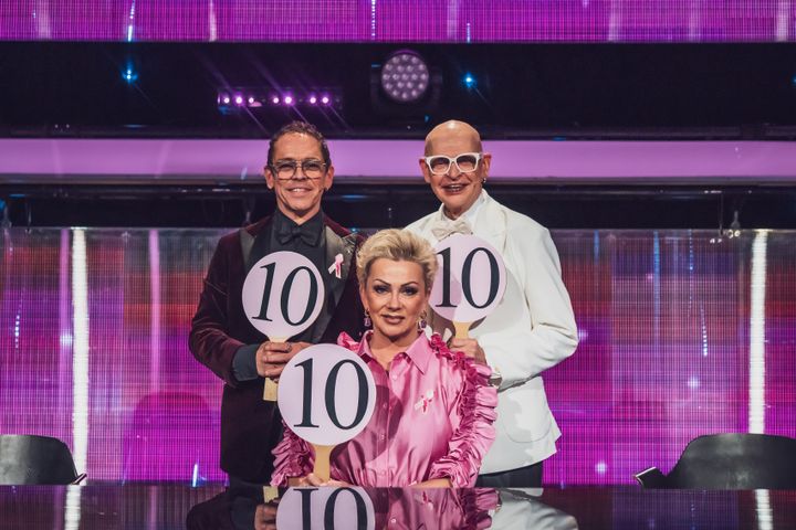 Tanssii Tähtien Kanssa -ohjelman tuomarit Jukka Haapalainen, Helena Ahti-Hallberg ja Jorma Uotinen antoivat kymppirivin Roosa nauha -illalle.