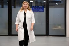 Syöpätautien ja palliatiivisen keskuksen ylilääkäri Minna Jääskeläinen Lapin keskussairaalasta.