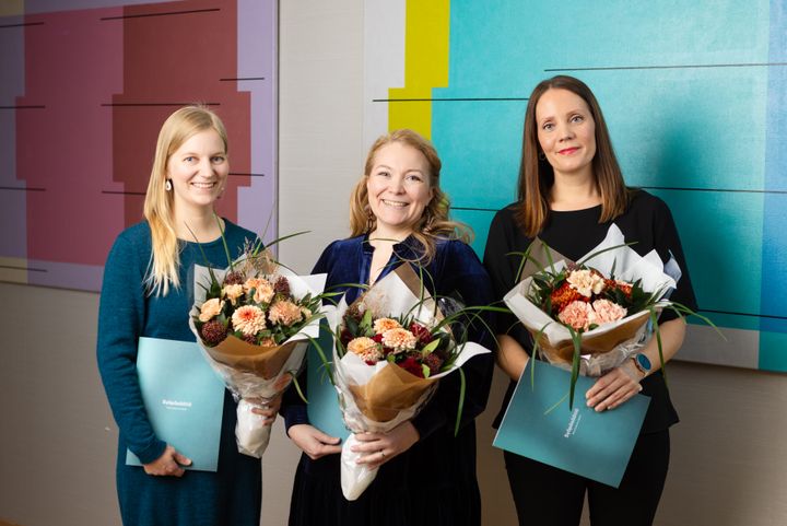 Syövänhoidon tähdet. Palkitut vasemmalta: Aino Rajamäki, Minna Jääskeläinen ja Hanna Tiittanen.