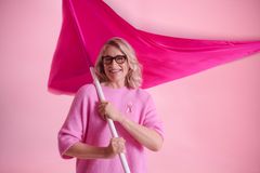 2025 års Rosa band designades av Katja Ståhl.