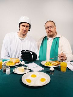 Marko Anttila ja Arttu Wiskari ovat mukana Munien puolesta -kampanjassa.