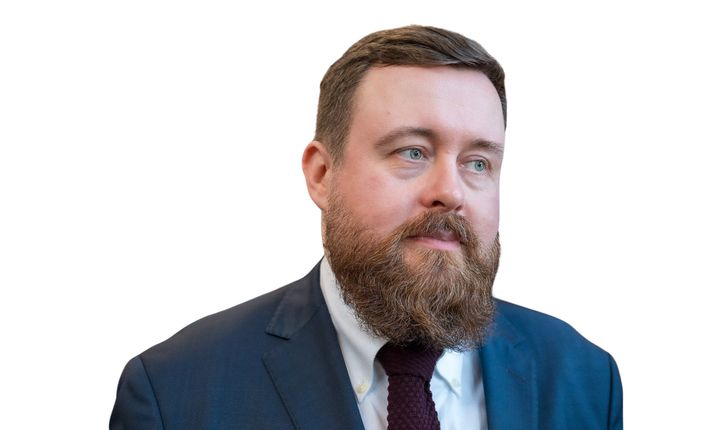 Juha Töyrylä on työskennellyt aiemmin Ellun Kanojen varatoimitusjohtajana sekä useissa viestintä- ja johtotehtävissä järjestö- ja yrityssektoreilla.