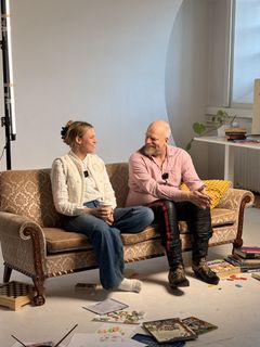 Maaret Launis ja Janne Saarikivi keskustelemassa ihmisen tekemän merkityksestä.
