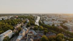 Ilmakuva Turun keskustasta, keskellä virtaa Aurajoki