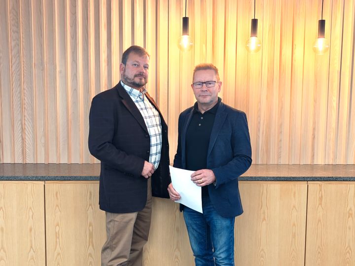Sähköinsinöörit - SIL ry:n toiminnanjohtaja Marko Vuorio ja Jyväskylän Messut Oy:n myyntijohtaja Hannu Mennala
