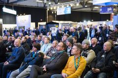 Ohjelmalavoilla kuultiin puheenvuoroja sähköalan ajankohtaisista teemoista sekä liiketoiminnan kehittämisestä ja työelämän murroksesta.