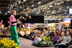 Aino Huilajan puheenvuoro pakettiautoelämästä keräsi runsaasti yleisöä.