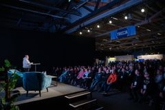 Yleisöä Digiturvallisuusmessuilla 2025