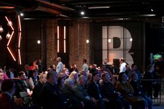 Yleisöä Digiturvallisuusmessuilla.