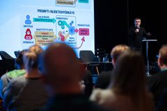 Esa Riutta puhumassa Digiturvallisuusmessuilla.