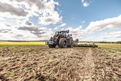 Kuvassa Valtran S-sarjan traktori.