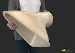 Ignite 3D-tulostin mahdollistaa massiivisten komponenttien valmistuksen kustannustehokkaasti. Kuvassa ilmailuteollisuuden ilmanvaihdon komponentti tulostettuna sertifioidusta ULTEM AM9085F materiaalista.