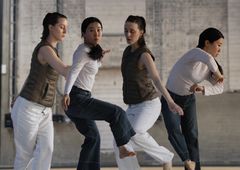 Kuvaan on liitetty kaksi tanssijaa kahteen kertaan.