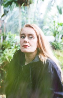 Kuvassa tanssitaiteilija Elina Pirinen