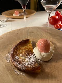 Ahvenanmaan pannukakut oli yksi jälkiruoista