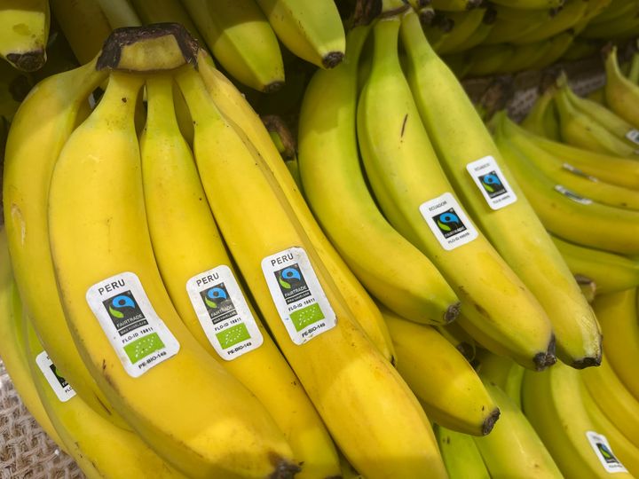 Lidlissä löytyy Reilun kaupan banaania tavallisena ja luomuna.