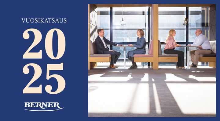 Alt-teksti: "Neljä henkilöä istuu vastakkain kahdessa pöydässä. Teksti vasemmalla: Vuosikatsaus 2025, Berner."