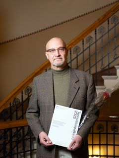 Suomen Taideyhdistyksen vuoden 2025 tunnustuspalkinnon sai kuvataiteilija Mika Taanila.