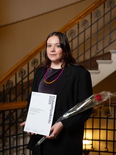 Suomen Taideyhdistyksen vuoden 2025 Dukaattipalkinnon sai kuvataiteilija Lada Suomenrinne