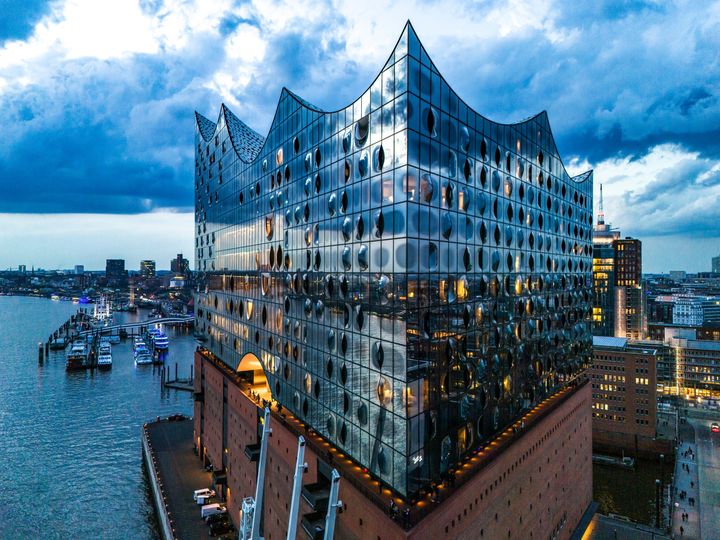 Success story of 10 years Elbphilharmonie Hamburg: annual attendance at classical concerts in Hamburg has tripled. 7.4 million people have attended 6,400 concerts, 29.5 million have visited the Plaza.