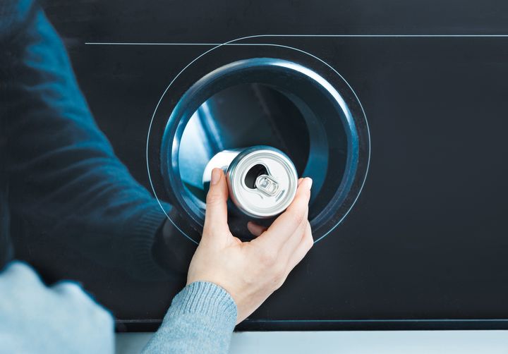 Varje år returnerar finländarna över 2,3 miljarder flaskor och burkar.
