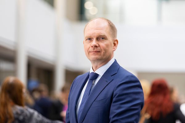 ETL:n toimitusjohtaja Mikko Käkelä muistuttaa, että suomalainen elintarviketeollisuus on yksi maamme tärkeimmistä huoltovarmuuden, työllisyyden ja alueellisen elinvoiman tukipilareista.