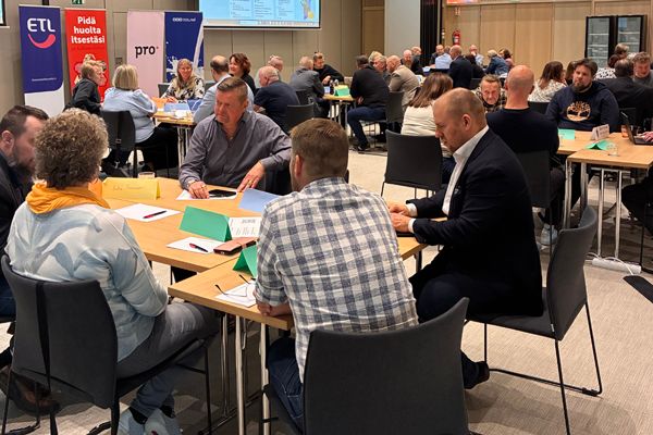 Elintarvikealan työnantaja- ja palkansaajajärjestöjen ensimmäisessä yhteisessä tulevaisuusfoorumissa keskusteltiin siitä, mitä työpaikkojen kansainvälistyminen tarkoittaa käytännössä ja miten monikulttuurisuudessa voidaan onnistua. Tilaisuus järjestettiin Helsingissä 23. syyskuuta 2026.
