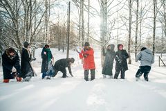 Saaren kartanon residenssin tammi-helmikuun 2024 residenssiryhmä.