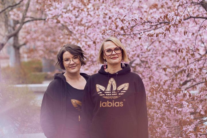 Vuoden Tiedekynä -voittajat Anna Rajala ja Tiina Vaittinen.