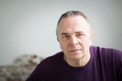 Sir Mark Elderin henkilökuva.
